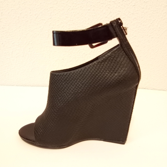 Carlos by Carlos Santana Black Leather Zip 4 1/2" Wedge Heels sz 8.5 M - Picture 2 of 13